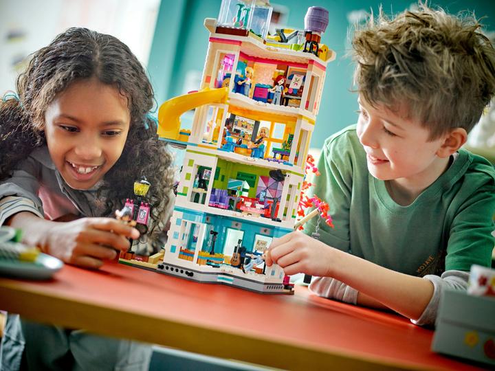 Actual product image LEGO Heartlake City Community Centre (41748, LEGO Friends)