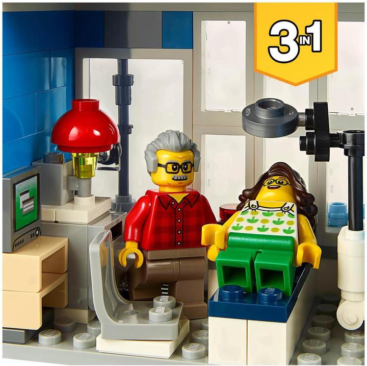Actual product image LEGO Townhouse with pet shop Café (31097, LEGO Creator 3-in-1)