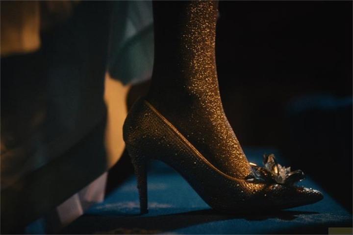 Actual product image Plaion Three Hazelnuts for Cinderella (Mediabook, 4K-UHD + 2 Blu-rays) (Blu-ray, 2022, German)