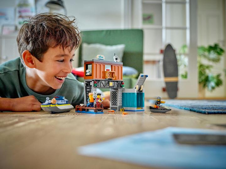 Productafbeelding LEGO Stad - Speedboot van de politie en schuilplaats van boeven (60417) (60417, LEGO Stad)