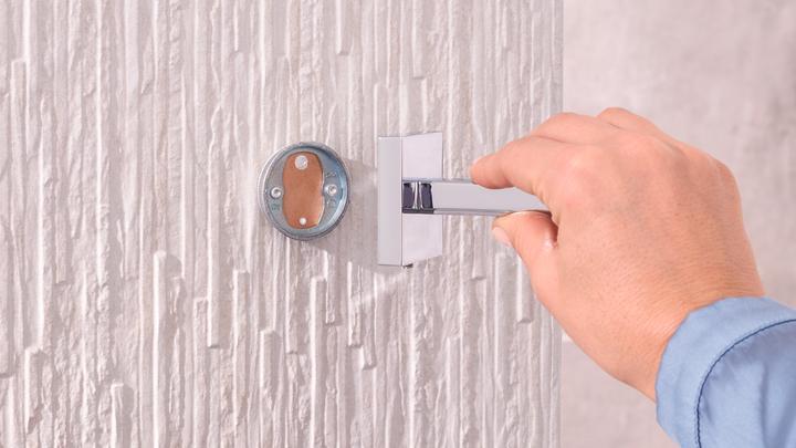 Actual product image tesa DELUXXE soap dispenser incl. adhesive solution without drilling