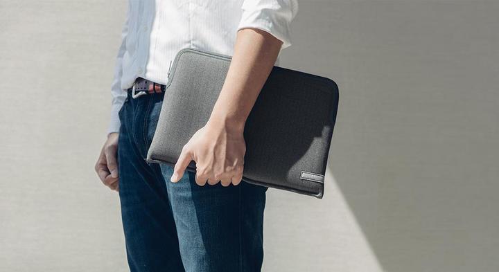 Actual product image Moshi Pluma Laptop Sleeve for MacBook Pro/Air 13" (2020) - Herringbone Gray (13", Apple)