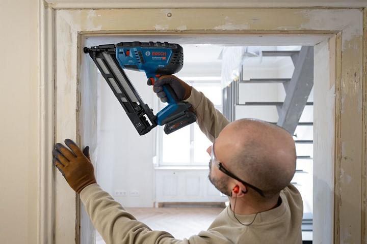 Image du produit Bosch Professional Cloueur à bois sans fil GNH 18V-64 MD, dans son carton