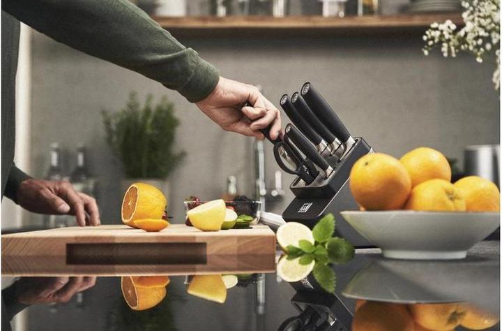Actual product image Zwilling 7-piece All Star self-sharpening knife block silver