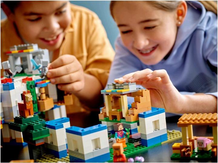 Actual product image LEGO The llama village (21188, LEGO Minecraft)