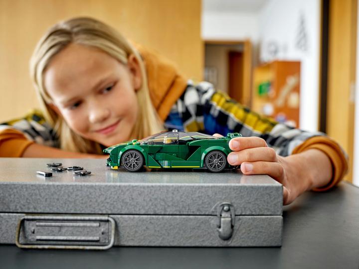 Actual product image LEGO Lotus Evija (76907, LEGO Speed Champions)