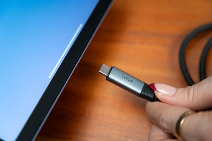 Actual product image Verbatim Sync & Charge Cable - 100W USB-C to USB-C 120 cm (1.20 m, USB 2.0)