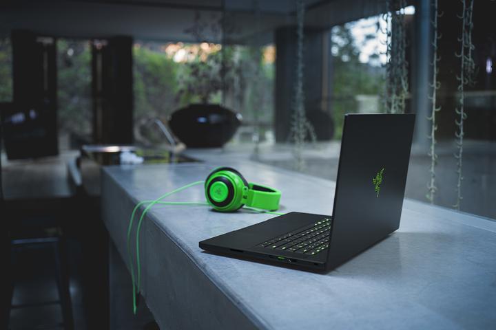 Produktbild Razer Blade 15 (15.60", Intel Core i7-10750H, 16 GB, 512 GB, DE)