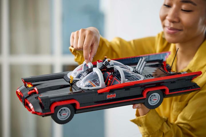 Actual product image LEGO Batmobile (76328, LEGO DC, LEGO Rare Sets)