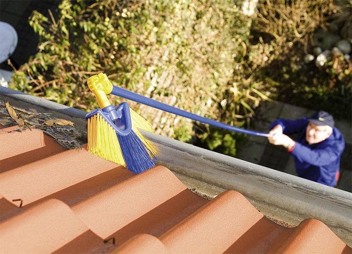 Produktbild Westfalia Teleskop Besen - Ideal zur Dachrinnenreinigung