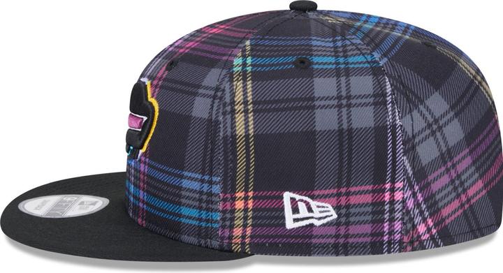 Actual product image New Era Buffalo Bills Crucial Catch 9Fifty Snapback Cap (One size)