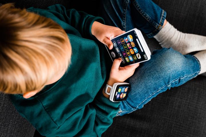 Produktbild KD Toys Mon Téléphone et sa montre (Französisch, Englisch)