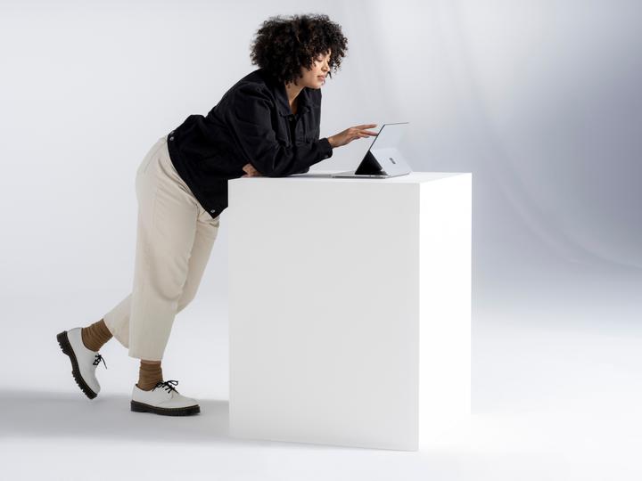 Actual product image Microsoft Surface Laptop Studio (14.40", Intel Core i5-11300H, 16 GB, 256 GB, DE)