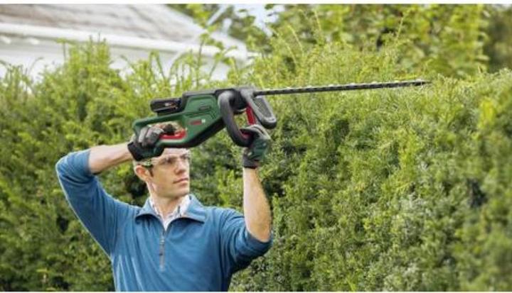 Produktbild Bosch Home & Garden UniversalHedgeCut 18-55 (1x2,5Ah) (Akkuheckenschere)