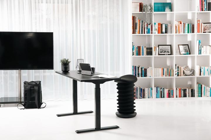 Produktbild Topstar E-Table elektrisch höhenverstellbarer Schreibtisch schwarz rechteckig, T-Fuss-Gestell schwarz (80 x 68 cm)