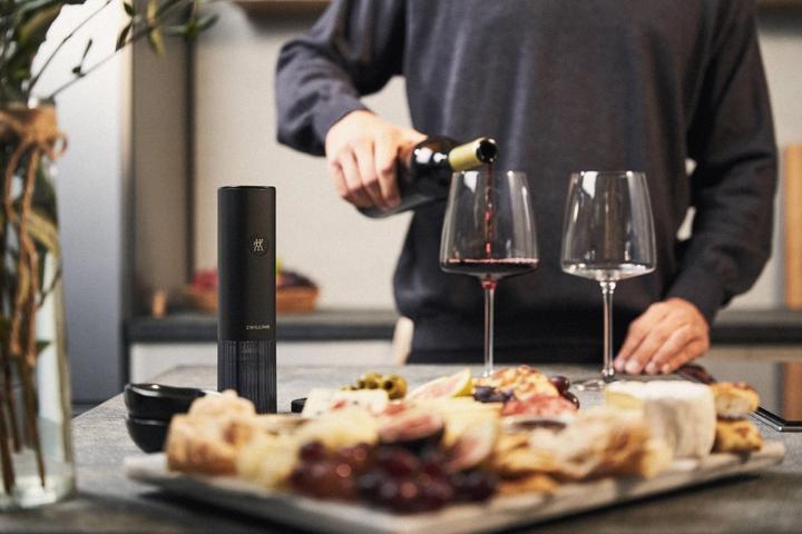 Actual product image Zwilling Enfinigy electric wine opener, black (Electric corkscrew)