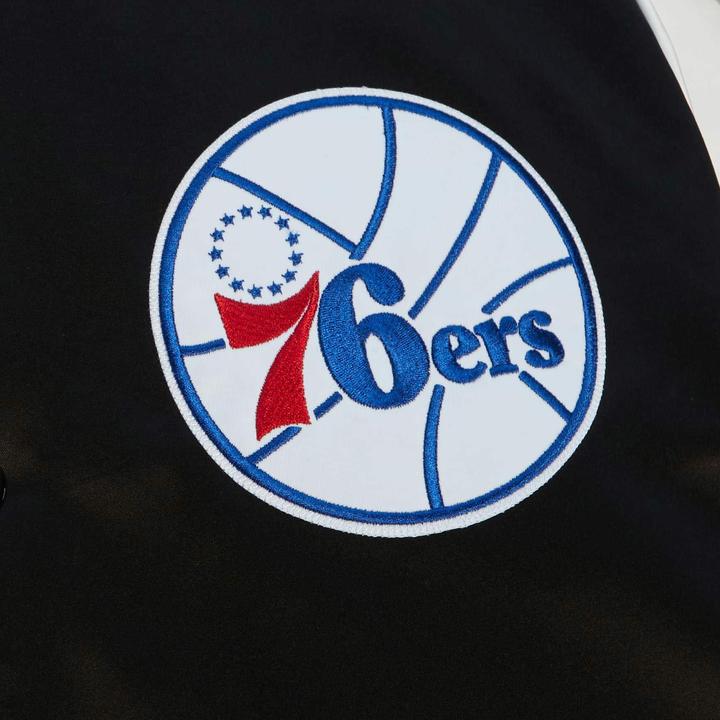 Produktbild Mitchell & Ness NBA Philadelphia 76ers Team Origins Varsity Satin Jacke Herren (S)