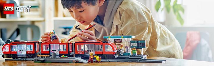 Actual product image LEGO Tram with stop (60423, LEGO City)