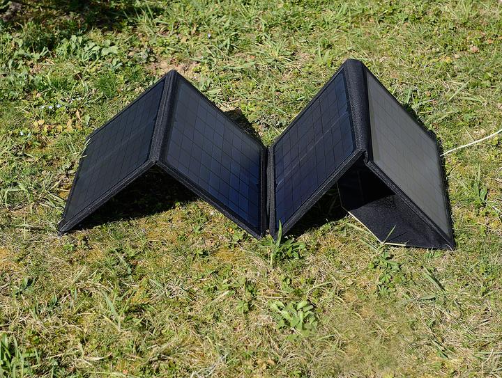 Produktbild TKA LiFePO4-Akku mit 50-Watt-Falt-Solarpanel, 12 V, 60 Ah/ 768 Wh (50 W, 7.33 kg)