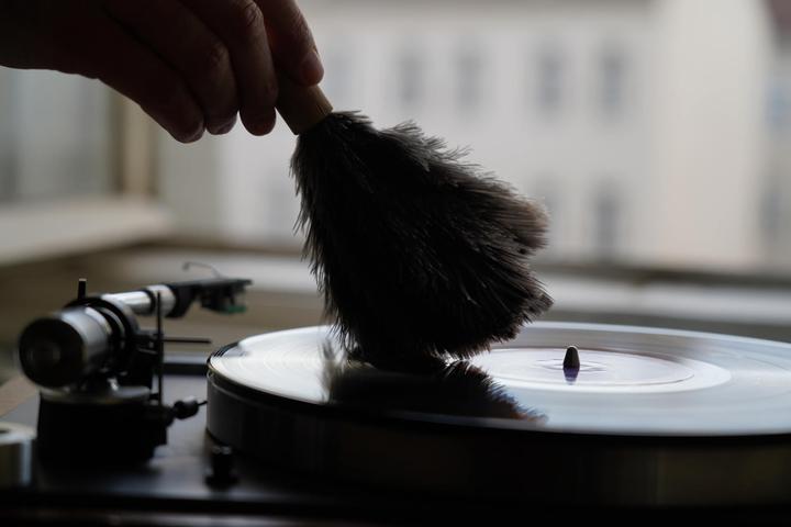 Actual product image Vinyfix Vinyl Duster & Single Adapter (Record player cleaning)