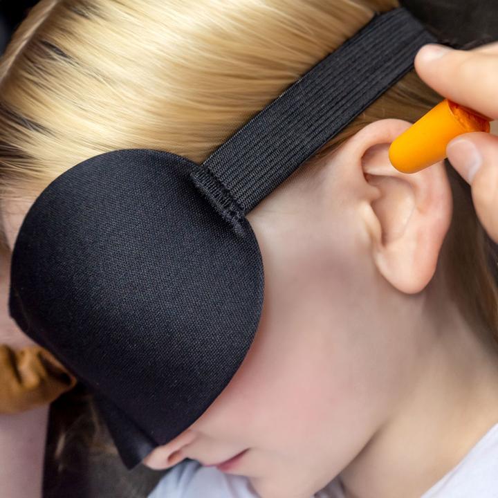 Actual product image Intirilife Neck pillow, eye mask, earplugs and storage bag (Head & neck pillow)