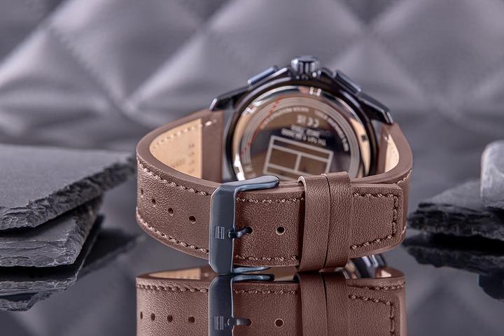 Produktbild Tommy Hilfiger Walker Herrenuhr 1710632 + BOX (44 mm)
