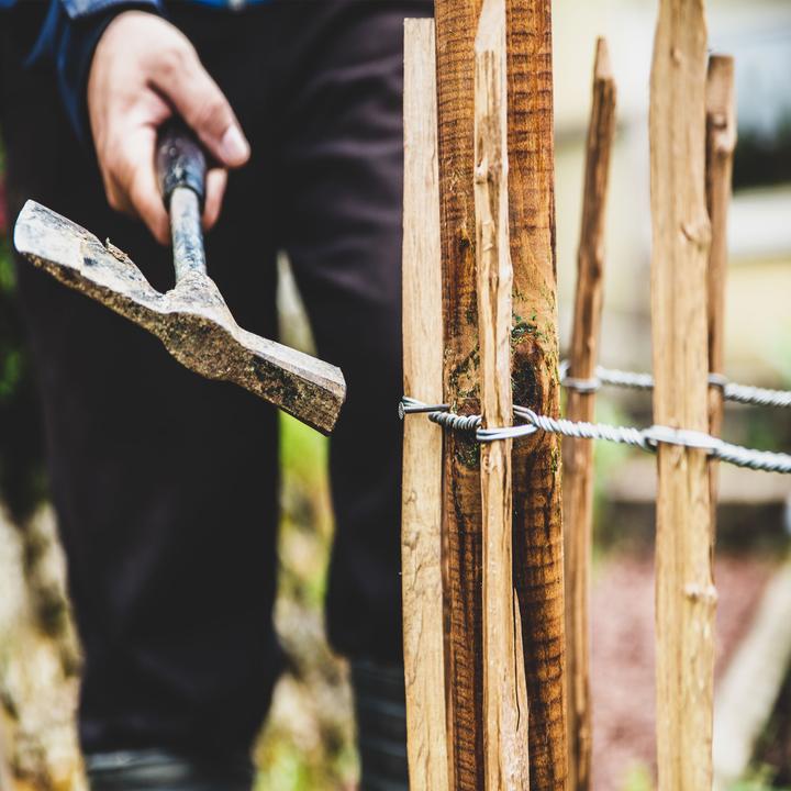 Produktbild Aquagart 10m Staketenzaun 120cm hoch Lattenabstand 4-6cm Gartenzaun Kastanienzaun aus Haselnuss Holzzaun