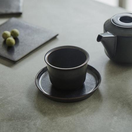 Actual product image KINTO Leaves To Tea - Cup And Saucer - Black 160 Ml (1 x)