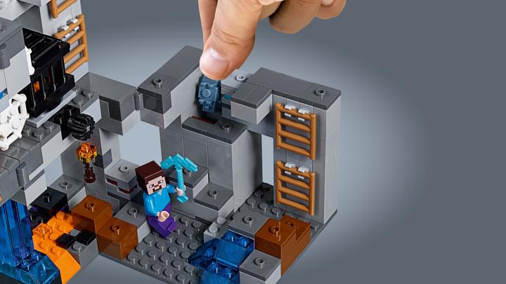 Actual product image LEGO Adventure in the rocks (21147, LEGO Minecraft)