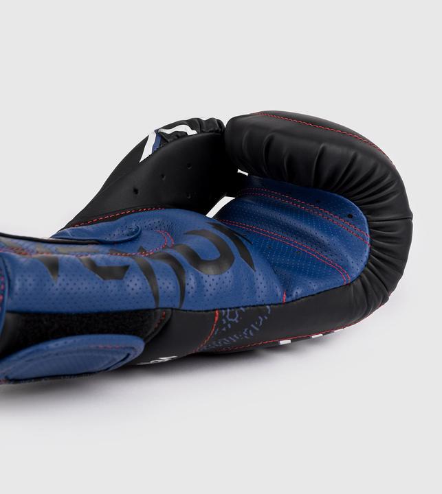 Actual product image Venum Tekken Jin Kazama Boxhandschuhe (10 OZ, One size)