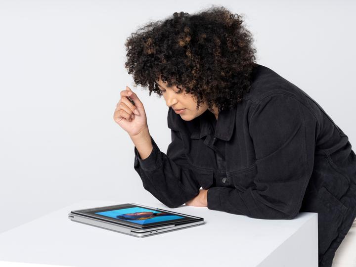 Actual product image Microsoft Surface Laptop Studio (14.40", Intel Core i5-11300H, 16 GB, 256 GB, DE)