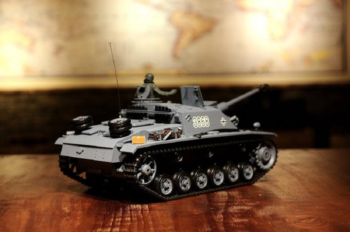 Actual product image Es-toys RC Tank "Assault Gun III" - Stug 3 Heng Long 1:16 Grey, Smoke&Sound, Metal Gearbox And 2.4Ghz (RTR Ready-to-Run)