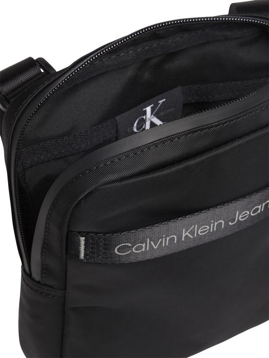 Produktbild Calvin Klein Jeans Herren Umhängetasche Ultralight Reporter Klein Jeans, Schwarz (Black), Einheitsgr (100% Recycled Polyester)