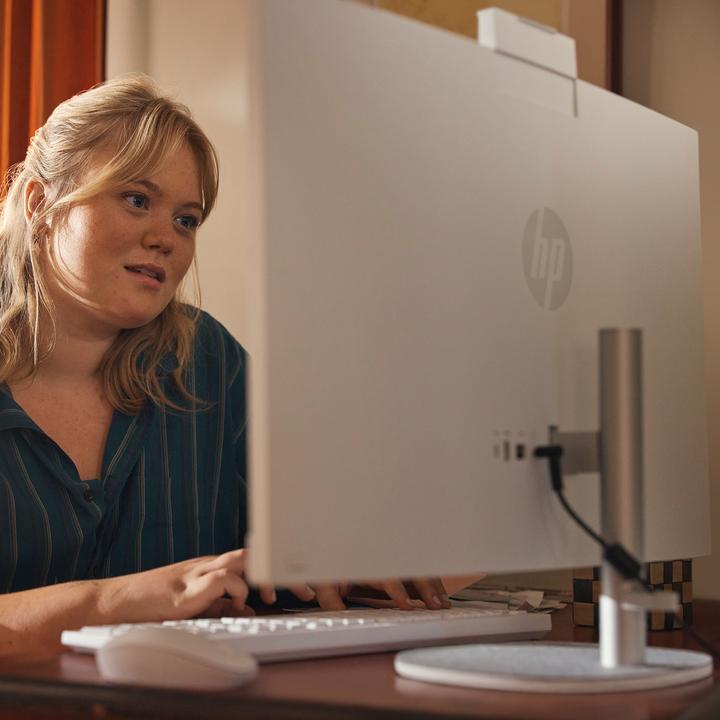 Produktbild HP All-in-One 27-cr0002no (86F21EA) -tietokone, Win 11 (AMD Ryzen 3 7320U, 8 GB, 512 GB, AMD Radeon Graphics)