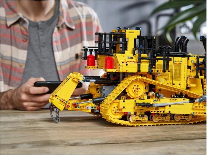 Image du produit LEGO Bulldozer D11 Cat (42131, LEGO Technic)