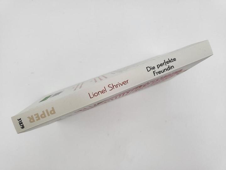 Actual product image Die perfekte Freundin (German, Lionel Shriver, 2022)