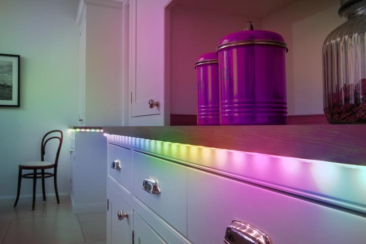 Produktbild Ledvance Smartes LED-Lichtband WiFi "MAGIC FLEX", 3m + Fernbedienung, RGB (Mehrfarbig, 300 cm, Indoor)