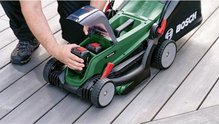 Productafbeelding Bosch Home & Garden UniversalRotak (Oplaadbare batterij)