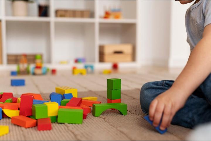Image du produit Kruzzel 100 cubes en bois dans un seau avec couvercle de tri