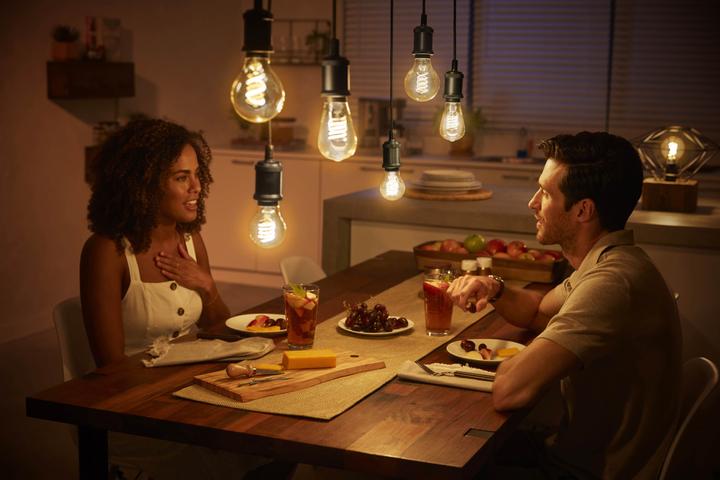 Immagine prodotto Philips Hue Tonalità Bianco BT (E27, 7 W, 550 lm, 1 x, G)