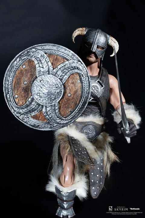 Immagine prodotto Purearts The Elder Scrolls V: Skyrim - Figura Deluxe del Dragonborn in scala 1:6
