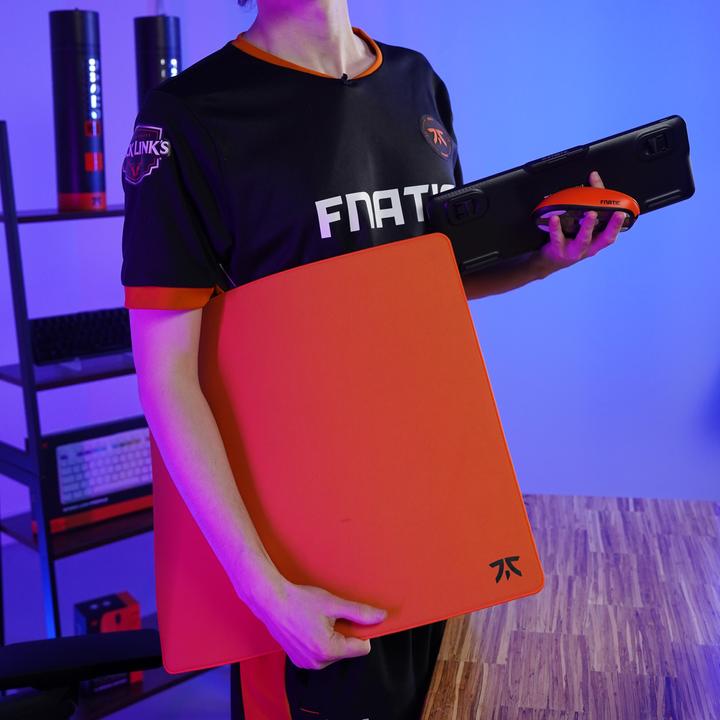 Produktbild Fnatic MAX Dash L Pro Gaming Mouse Mat, Sunset Orange Textured Cloth Speed Surface, Water Resistant (L)