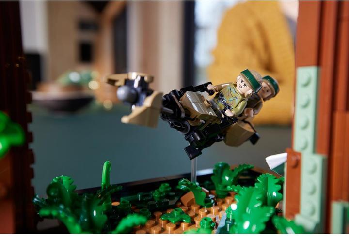 Actual product image LEGO Chase on Endor - Diorama (75353, LEGO Star Wars)
