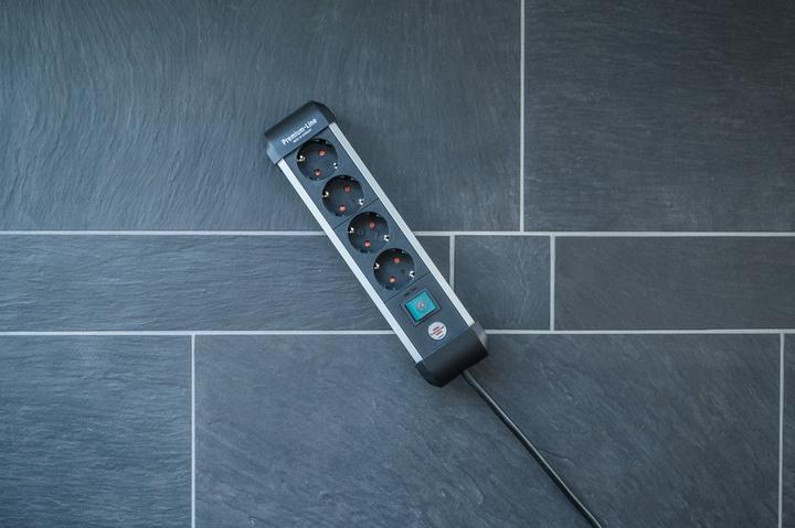 Produktbild Brennenstuhl 1391030400 Steckdosenleiste mit Schalter Silber-Schwarz Schutzkontakt 1 St. ( 139103040 (4 x, CEE 7/3, 1.80 m)
