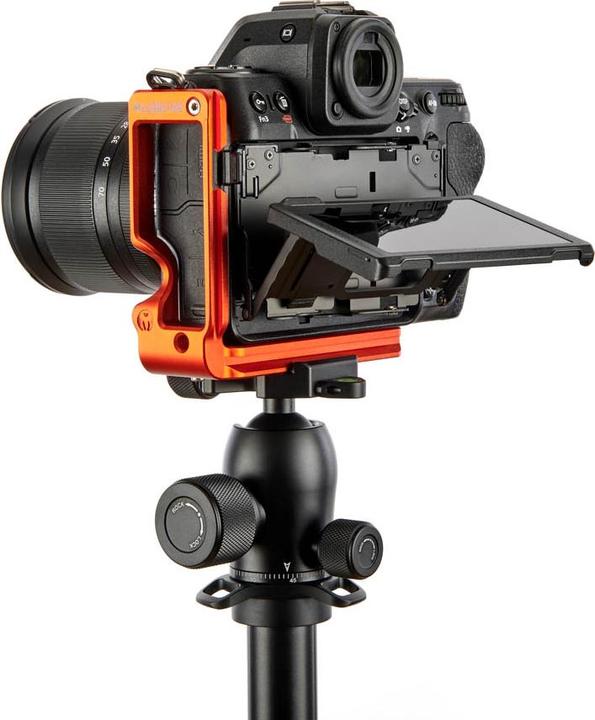 Actual product image 3 Legged Thing ZOOEY QD L Bracket for Nikon Z8