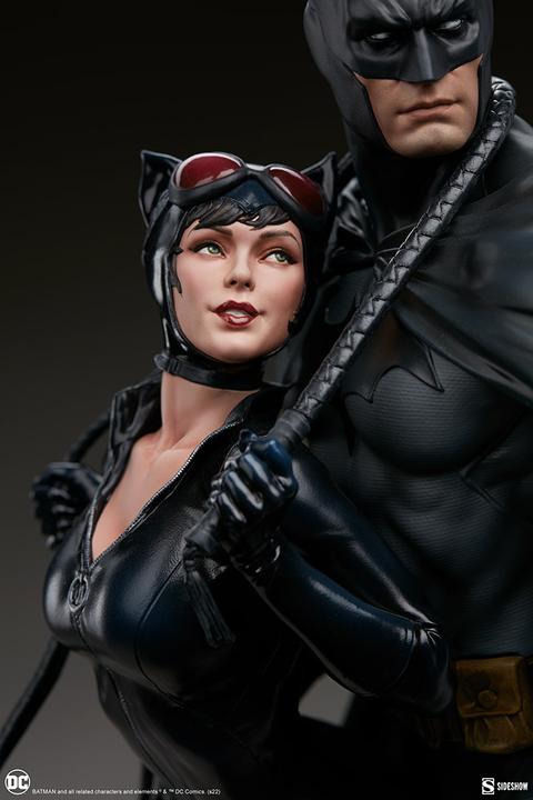 Actual product image Sideshow DC Comics diorama Batman & Catwoman 51 cm