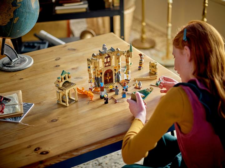 Actual product image LEGO Hogwarts: Room of Wishes (76413, LEGO Harry Potter)