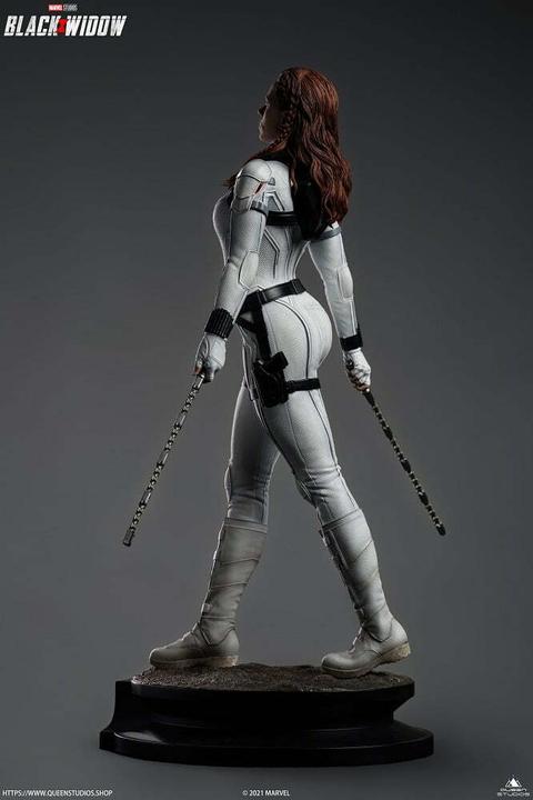 Produktbild Queen Studios Black Widow “Black Widow – Snow Suit Edition” 1/4 Statue