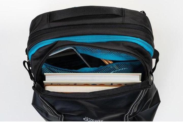 Image du produit Ultimate Guard UGD011190 - Sac à dos Vago 28 Journey (Noir et pétrole) (28 l)