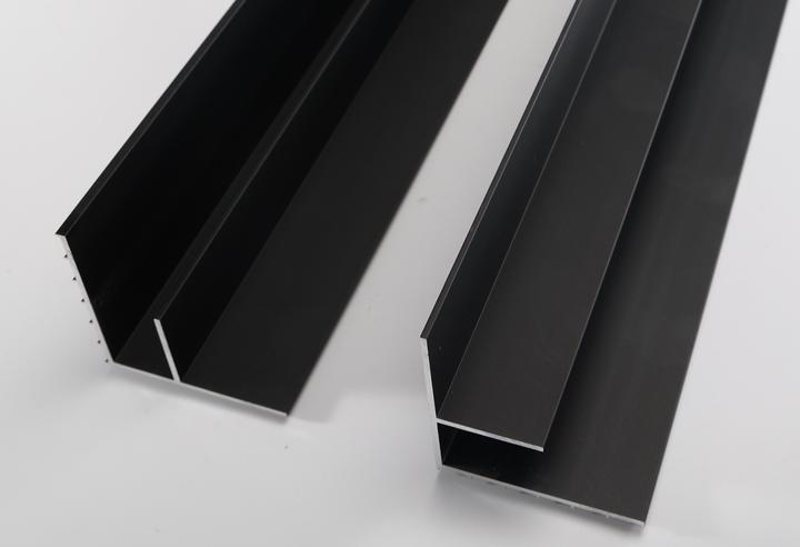 Produktbild Autarking Solar-Spoiler L-Profil Aluminium Schwarz (2 Stück) - 53cm (Solarstecker)